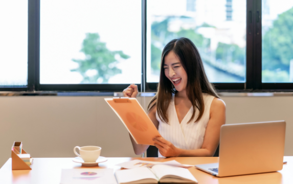 HR woman happy with the report she is reading