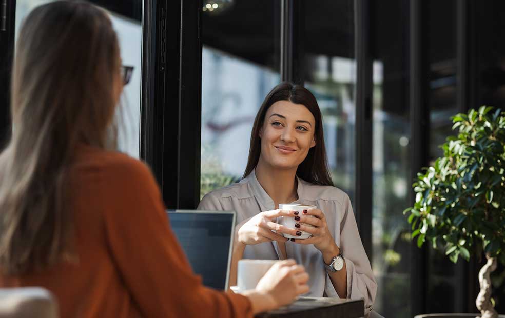 Financial advisor sales process at cafe outside