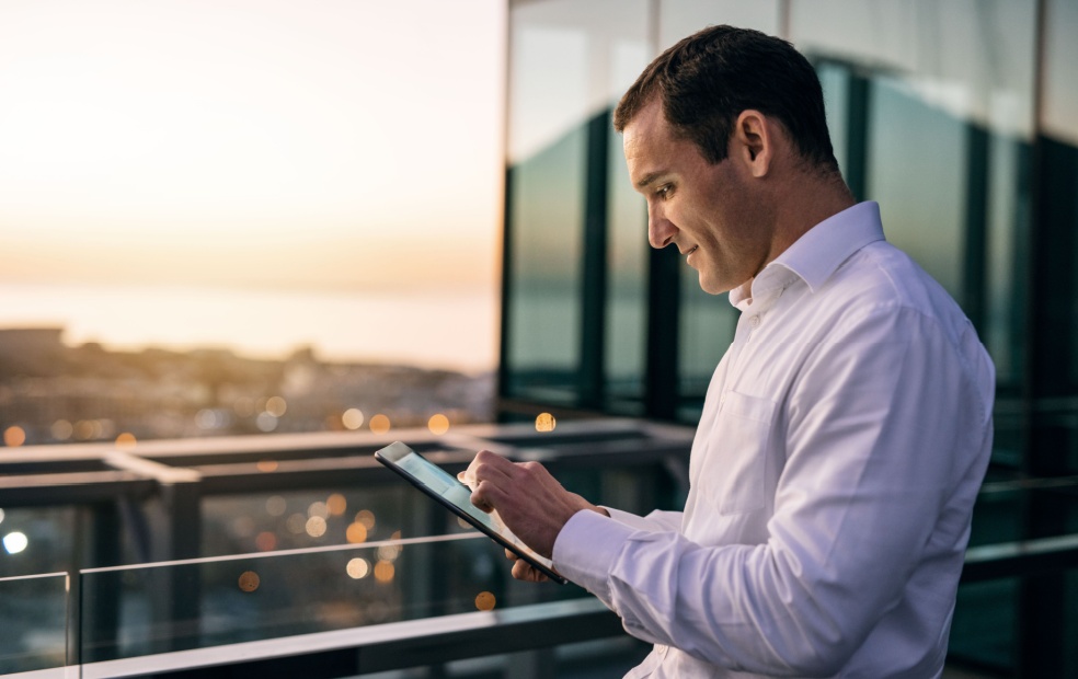 Advisor uses tablet to read Heart of Advice blog