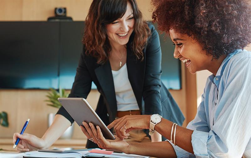 Financial planner delivering high-touch client experience